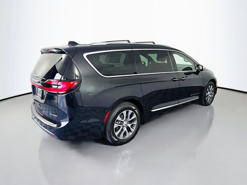 Used 2022 Chrysler Pacifica Pinnacle FWD image 7