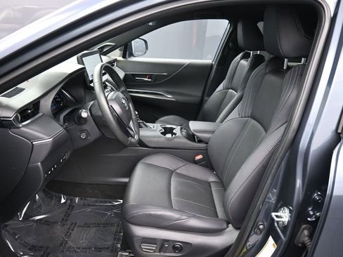 Used 2024 Toyota Venza Limited image 18