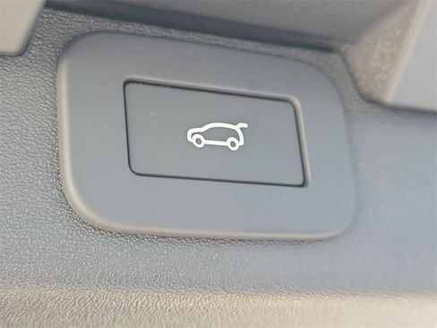 New 2026 Land Rover Discovery Limited Edition image 12