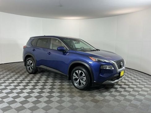 Used 2023 Nissan Rogue SV image 3