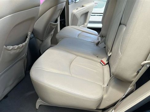 Used 2009 Kia Borrego EX w/ Premium Pkg RWD image 23