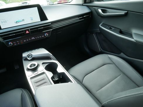 Certified 2023 Kia EV6 Wind AWD/4WD image 11