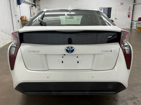 Used 2018 Toyota Prius Three FWD image 5