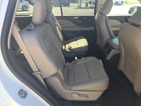 Certified 2023 Lincoln Aviator Reserve w/ Elements Package Plus AWD/4WD image 8