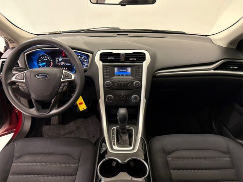 Used 2015 Ford Fusion SE image 13