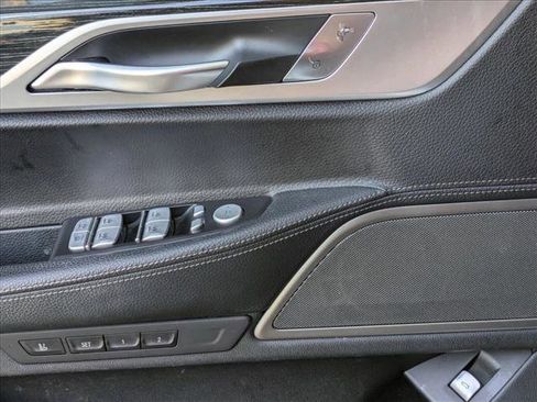 Used 2020 BMW 745e xDrive image 2