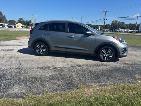 Certified 2022 Kia Niro LXS image 4