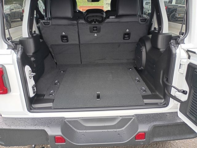 New 2027 Jeep Wrangler Unlimited Sahara AWD/4WD image 20