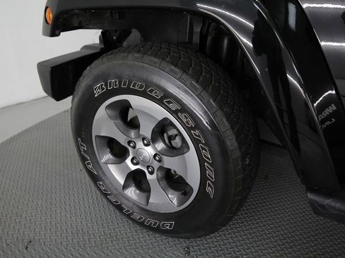 Used 2018 Jeep Wrangler Unlimited Sahara AWD/4WD image 57