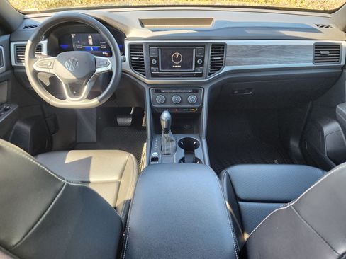 Used 2022 Volkswagen Atlas Cross Sport SE image 18