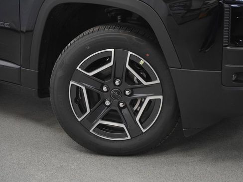 New 2026 Jeep Cherokee Laredo AWD/4WD image 4