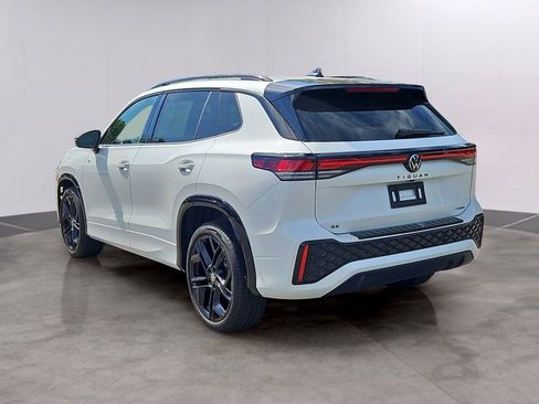 Certified 2026 Volkswagen Tiguan SE R-Line AWD/4WD image 6