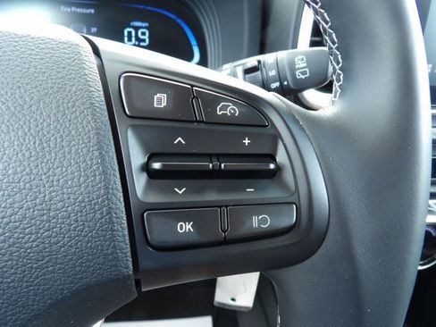 Used 2023 Hyundai Venue SEL w/ Cargo Package FWD image 19