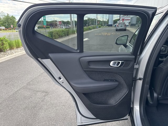Certified 2025 Volvo XC40 B5 Plus AWD/4WD image 15