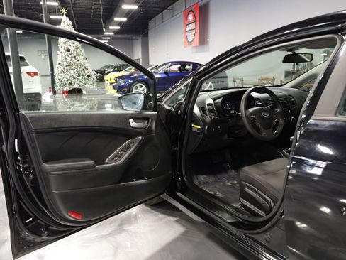 Used 2018 Kia Forte LX w/ LX Rear Camera Package FWD image 9