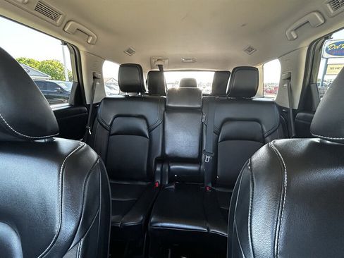 Used 2023 Nissan Pathfinder SL AWD/4WD image 18