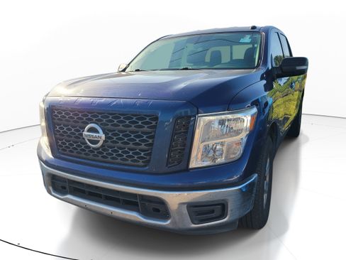 Used 2019 Nissan Titan SV RWD image 3