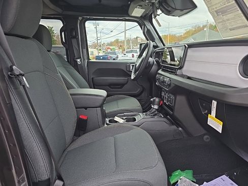 New 2026 Jeep Gladiator Sport image 11