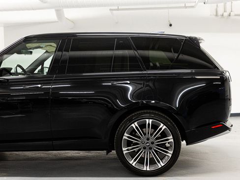 Used 2023 Land Rover Range Rover SE image 9