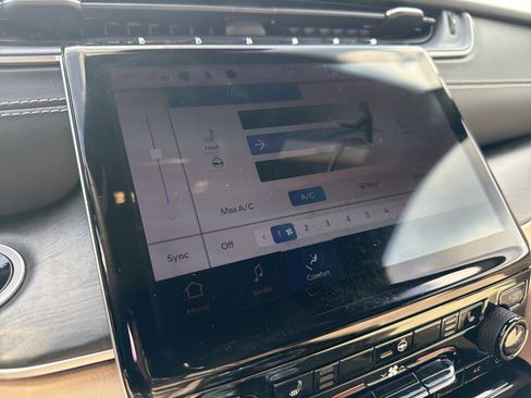 Used 2023 Jeep Grand Cherokee L Limited image 18