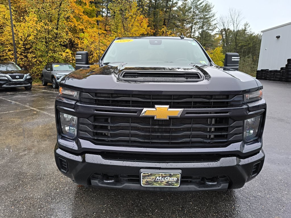 Used 2024 Chevrolet Silverado 2500 Custom w/ Custom Value Package AWD/4WD image 8