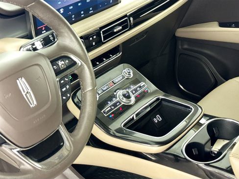 Used 2022 Lincoln Nautilus AWD w/ Premium Package image 27