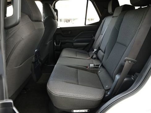Used 2025 Toyota 4Runner SR5 AWD/4WD image 25