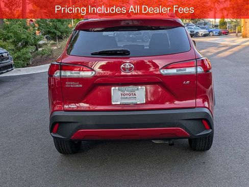 Certified 2022 Toyota Corolla Cross LE w/ Moonroof Package FWD image 6