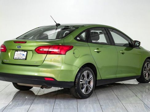 Used 2018 Ford Focus SE w/ SE Appearance Package image 6