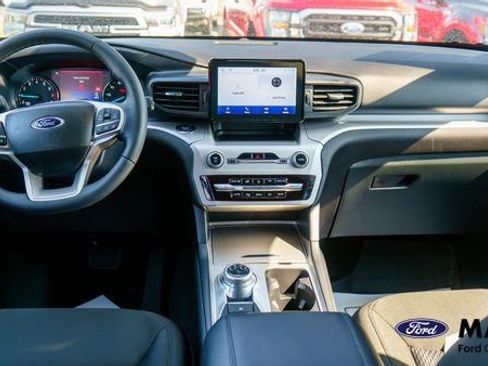Used 2023 Ford Explorer XLT AWD/4WD image 15