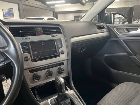 Used 2016 Volkswagen Golf S FWD image 29