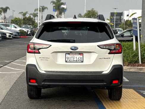 Used 2025 Subaru Outback Premium image 5