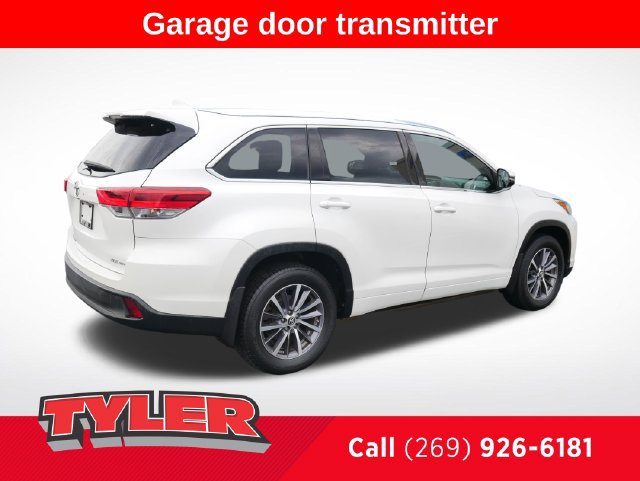 Used 2017 Toyota Highlander XLE AWD/4WD image 8