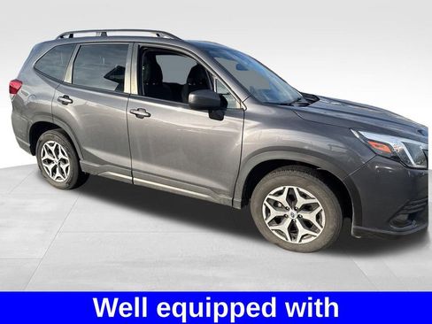 Used 2023 Subaru Forester Premium image 3