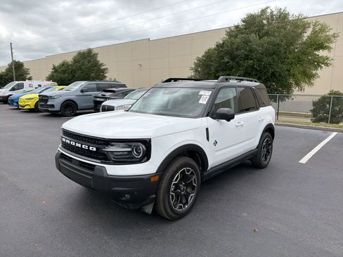 Certified 2025 Ford Bronco Sport Outer Banks w/ Outer Banks Tech Package+ AWD/4WD image 9