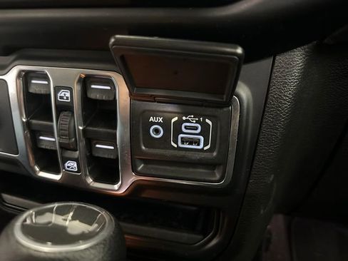 Used 2021 Jeep Wrangler Unlimited Sport AWD/4WD image 32