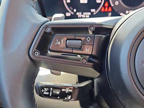 Certified 2025 Porsche Cayenne Coupe AWD/4WD image 31