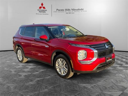 Used 2023 Mitsubishi Outlander ES image 3