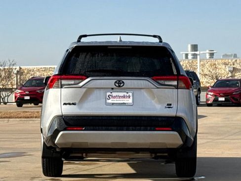 Used 2025 Toyota RAV4 SE w/ Convenience Package image 7