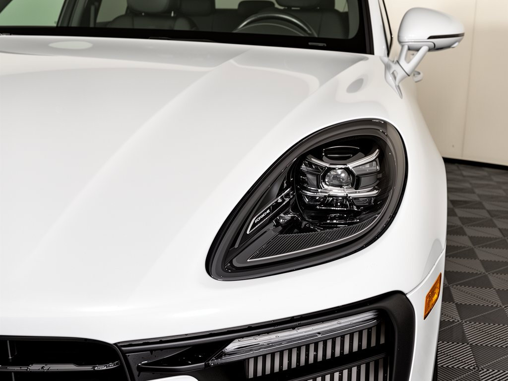 Certified 2022 Porsche Macan S AWD/4WD image 14