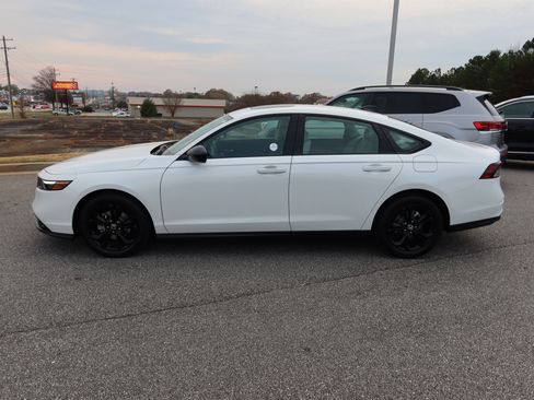 Certified 2025 Honda Accord SE image 7