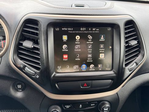 Used 2017 Jeep Cherokee Limited FWD image 22