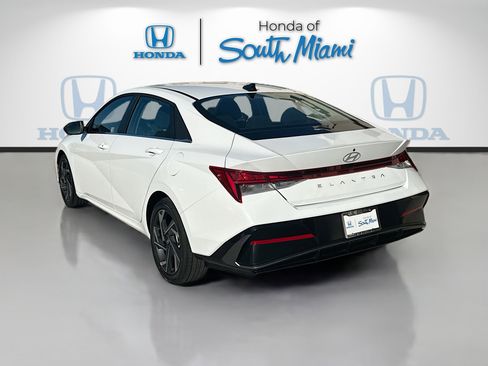 Used 2025 Hyundai Elantra SEL image 5