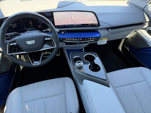 New 2026 Cadillac Optiq Luxury 2 image 13