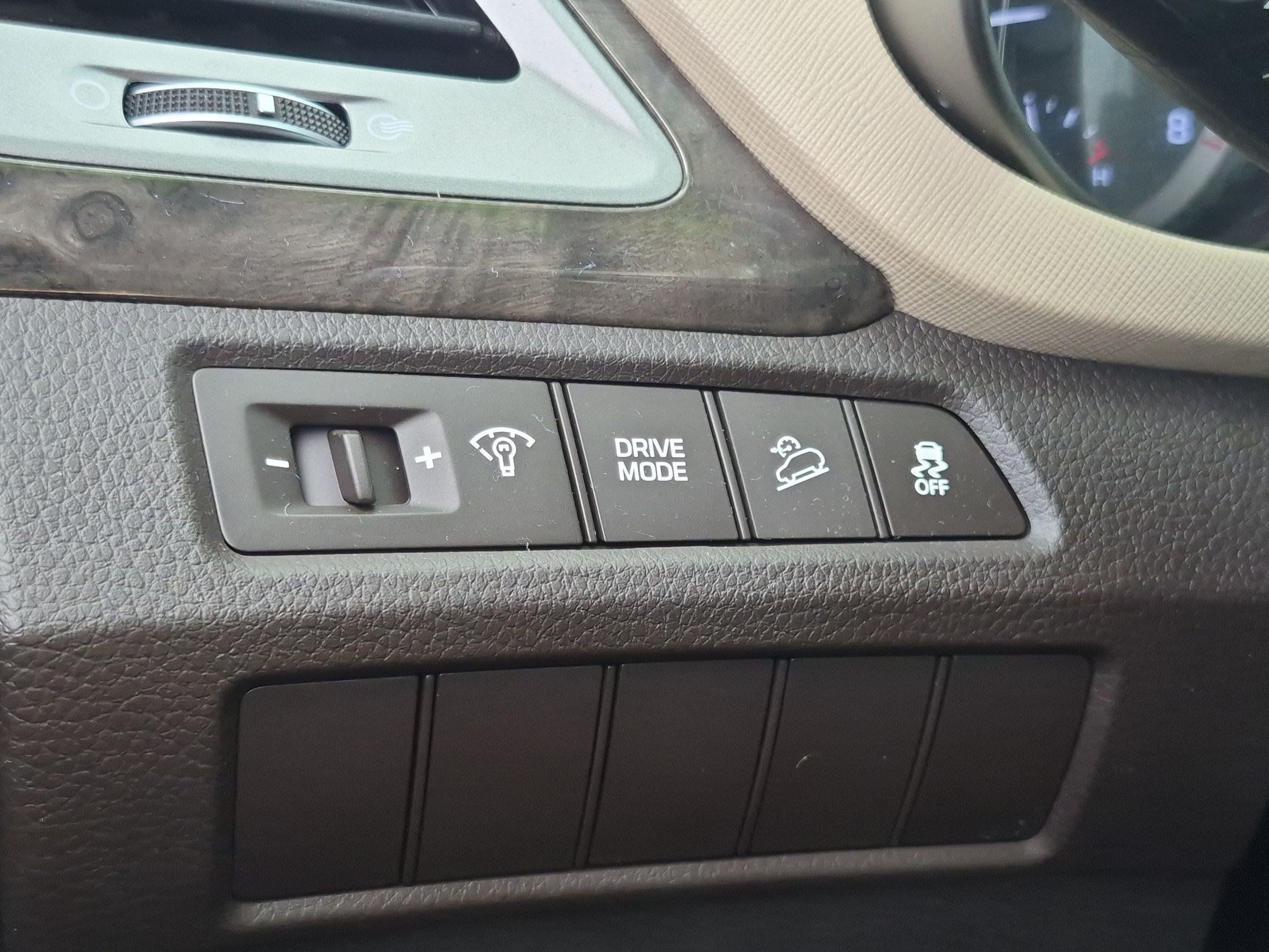 Used 2018 Hyundai Santa Fe SE FWD image 15