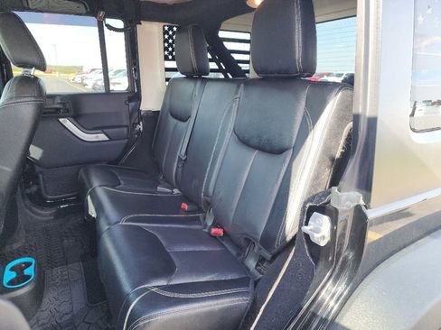 Used 2017 Jeep Wrangler Unlimited Rubicon w/ Dual Top Group AWD/4WD image 10