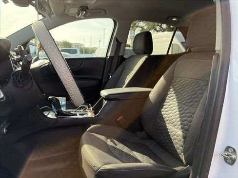 Used 2019 Chevrolet Equinox LT w/ Driver Convenience Package FWD image 11