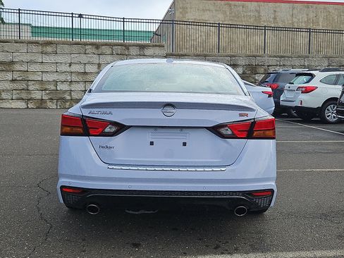 Certified 2023 Nissan Altima 2.5 SR w/ SR Premium Package FWD image 5