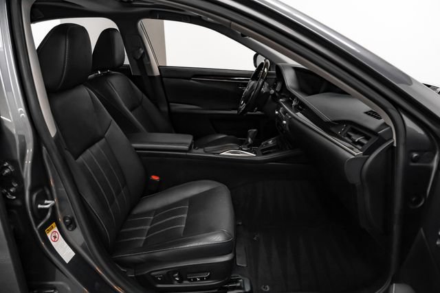 Used 2016 Lexus ES 350 w/ Ultra Luxury Package FWD image 36