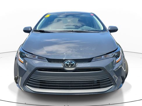 Used 2025 Toyota Corolla LE FWD image 2